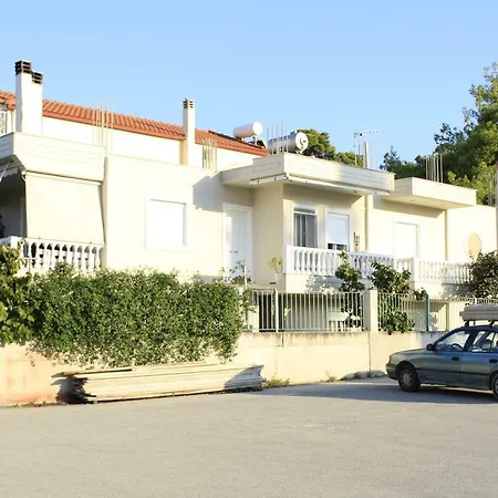 Fanis Apartment Lechaio Exterior photo